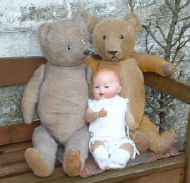 am doll and teddy at glendale toy museum